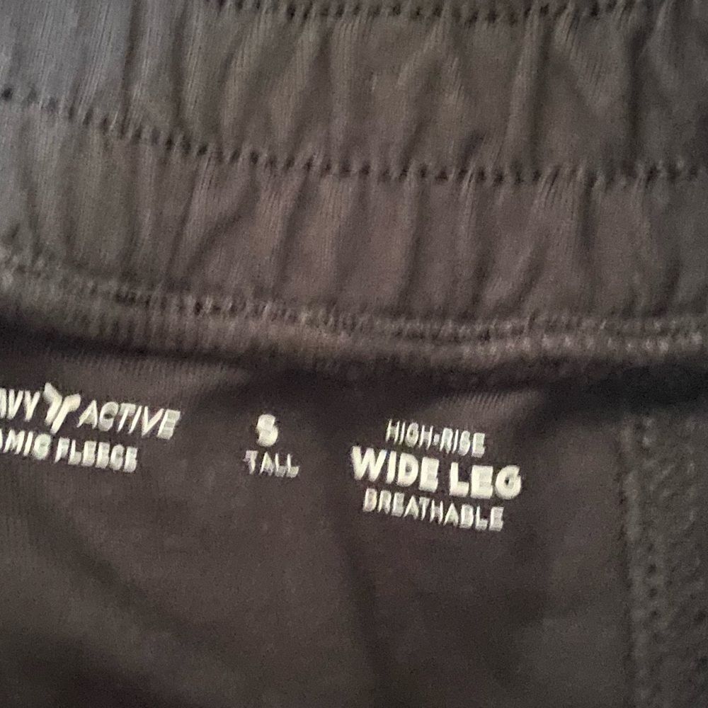 Old Navy Four Piece Activewear Set. Size Small. - Picture 9 of 9